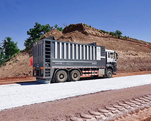 產品聚焦 ▏九州陸達牌物料運撒車助力山西高速建設，鋪就幸福路