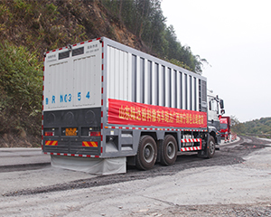 產(chǎn)品聚焦 ▏九州陸達(dá)牌粉料撒布車助力廣西道路建設(shè)